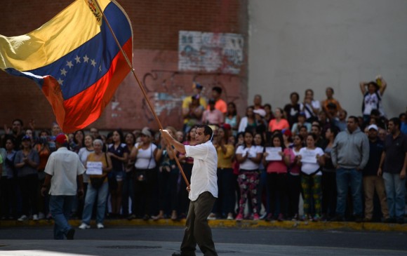 Guardia venezolana detiene a dos periodistas colombianos en Caracas